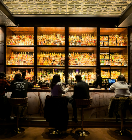 interno di un bar con clienti